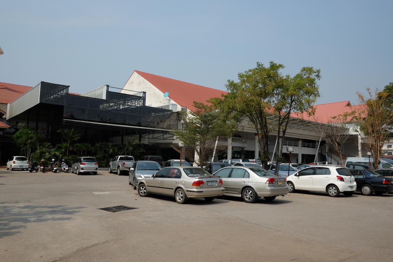 Bansuan Resort Nakhon Sawan Eksteriør bilde
